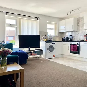 Cosy Flat - Access To Centre/airport/stadiums Apartment