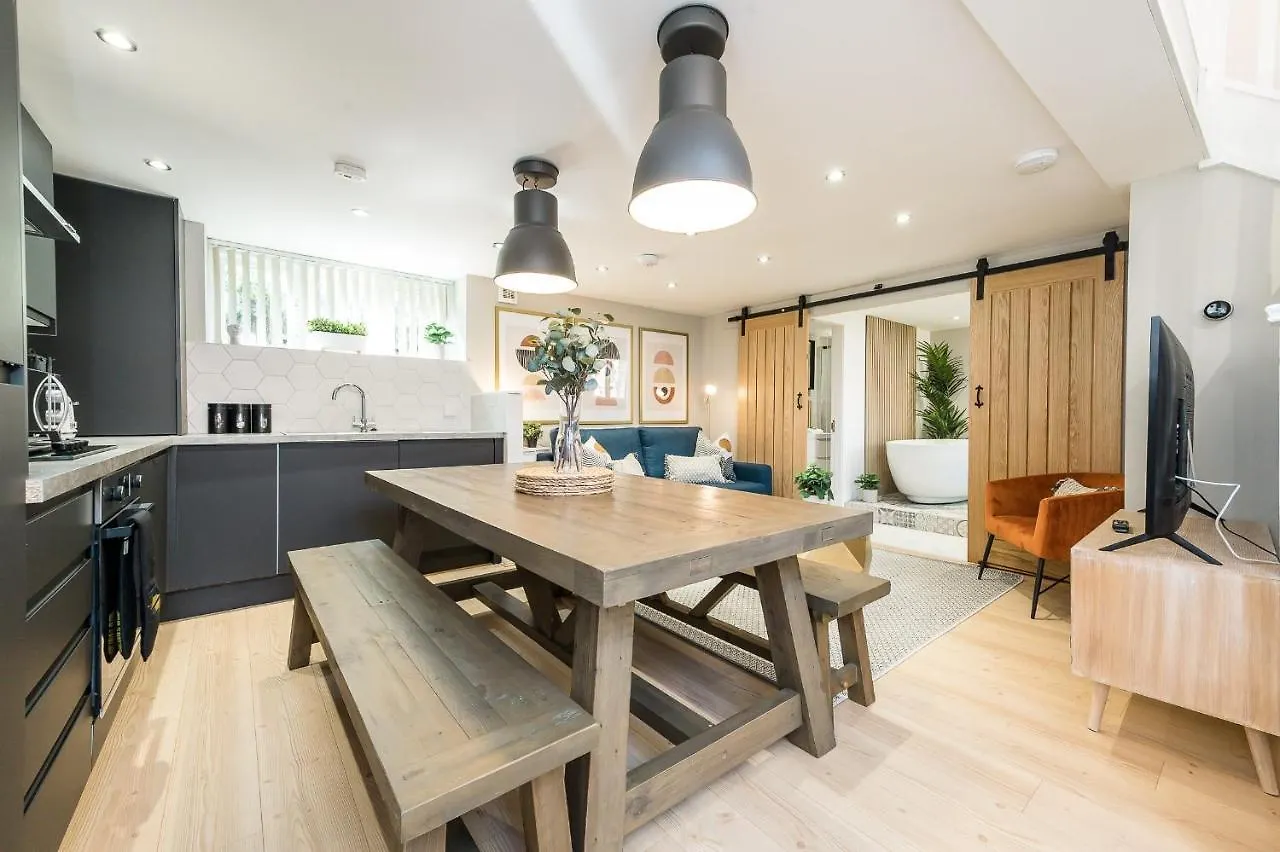 Host & Stay - The Georgian Coach House 1 Liverpool