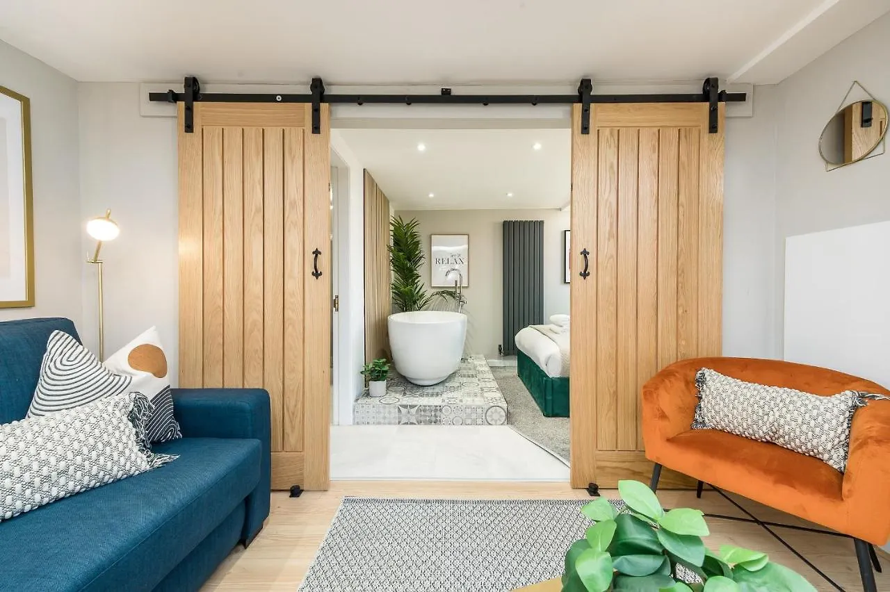 Host & Stay - The Georgian Coach House 1 Liverpool Holiday home